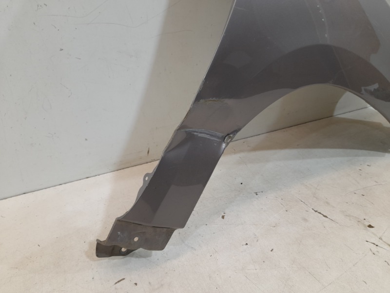 Крыло переднее правое