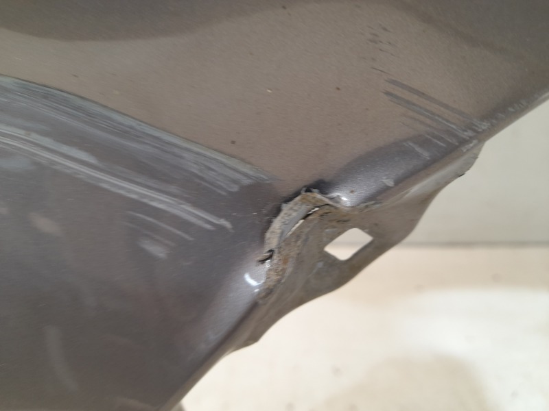 Крыло переднее правое