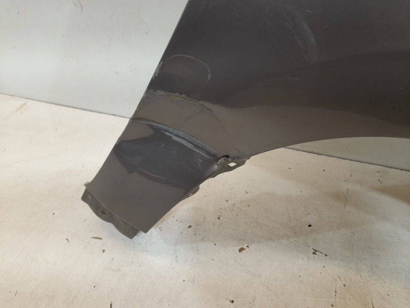 Крыло переднее правое