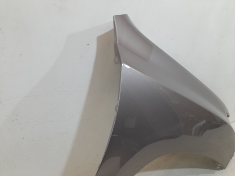 Крыло переднее правое