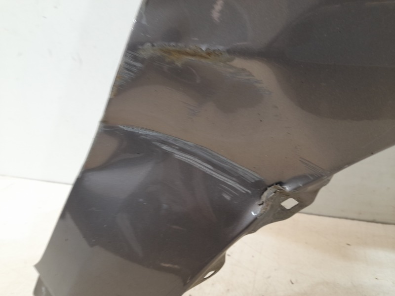 Крыло переднее правое