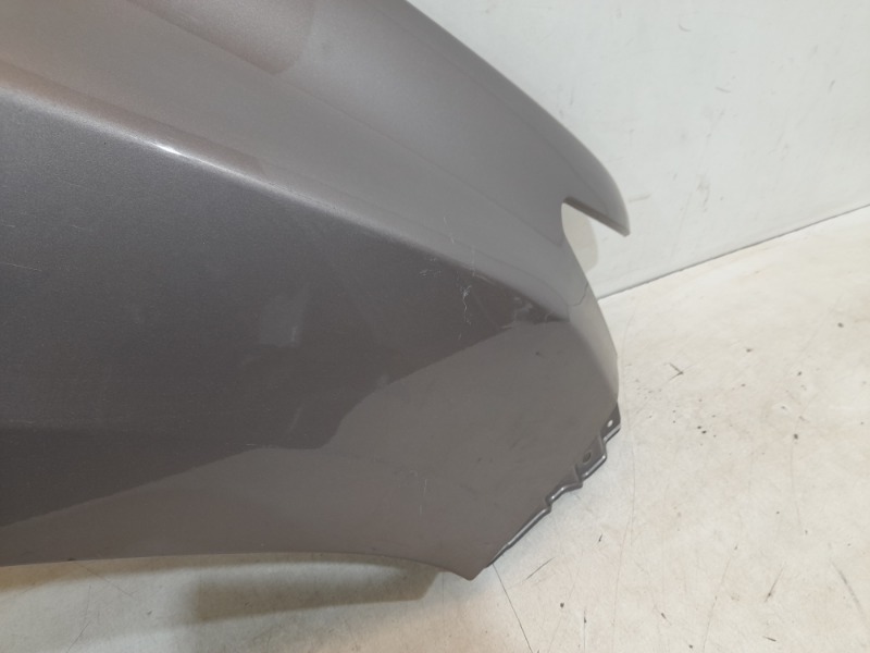 Крыло переднее правое