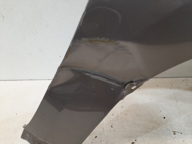 Крыло переднее правое