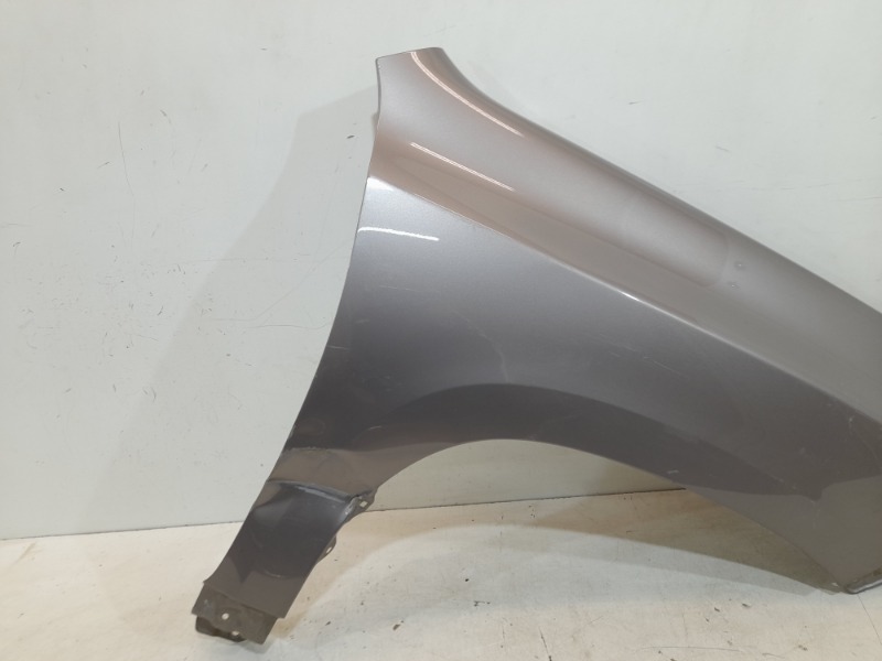 Крыло переднее правое