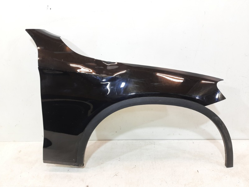 Крыло переднее правое