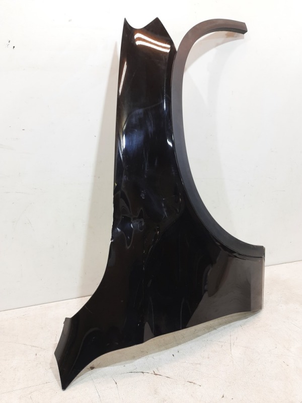 Крыло переднее правое