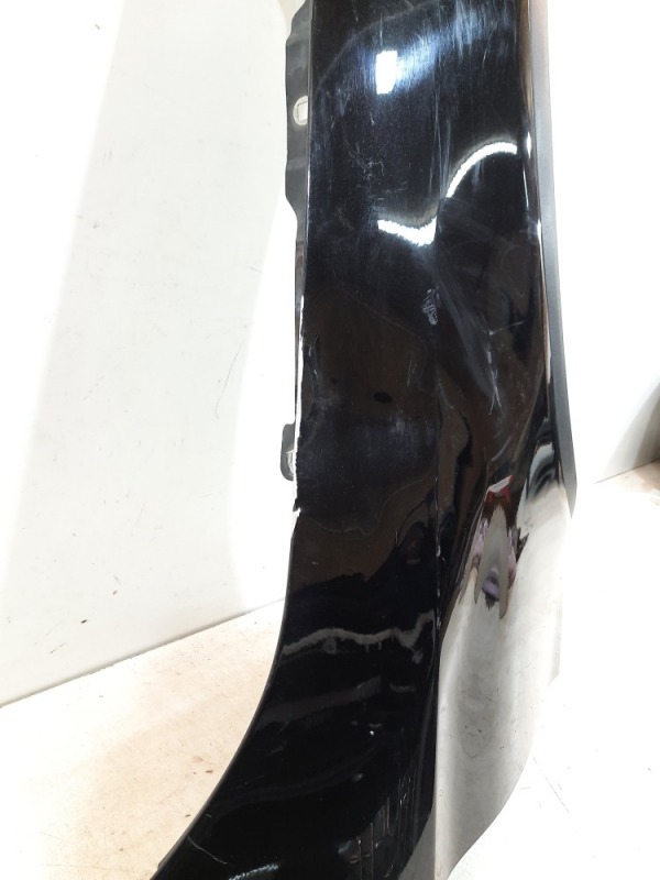 Крыло переднее правое