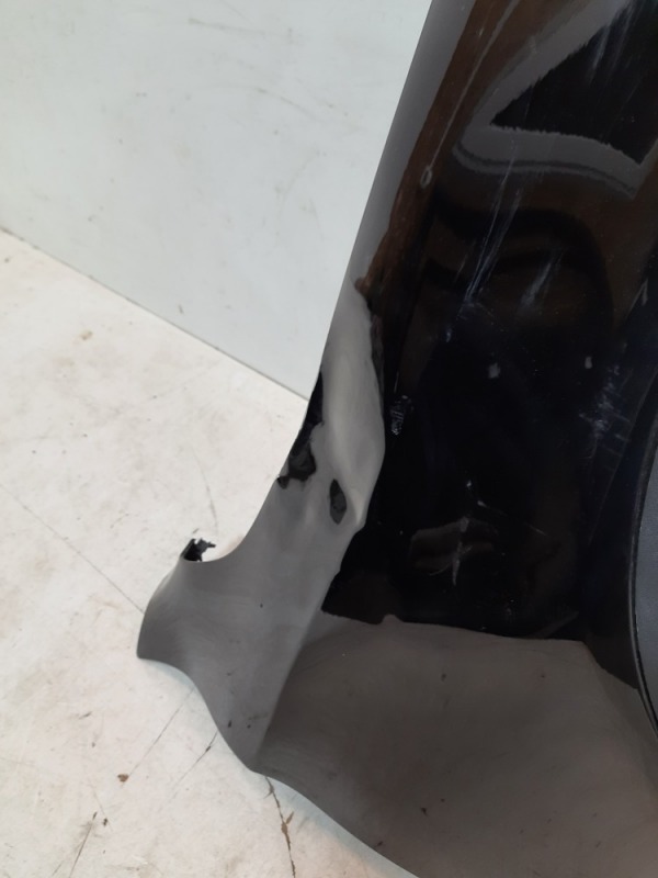 Крыло переднее правое