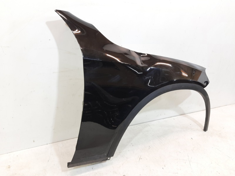 Крыло переднее правое