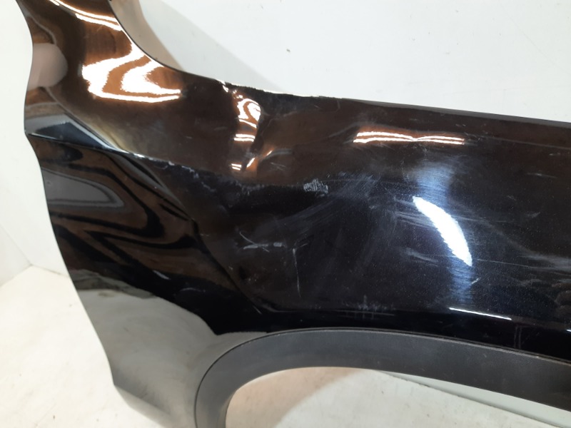 Крыло переднее правое