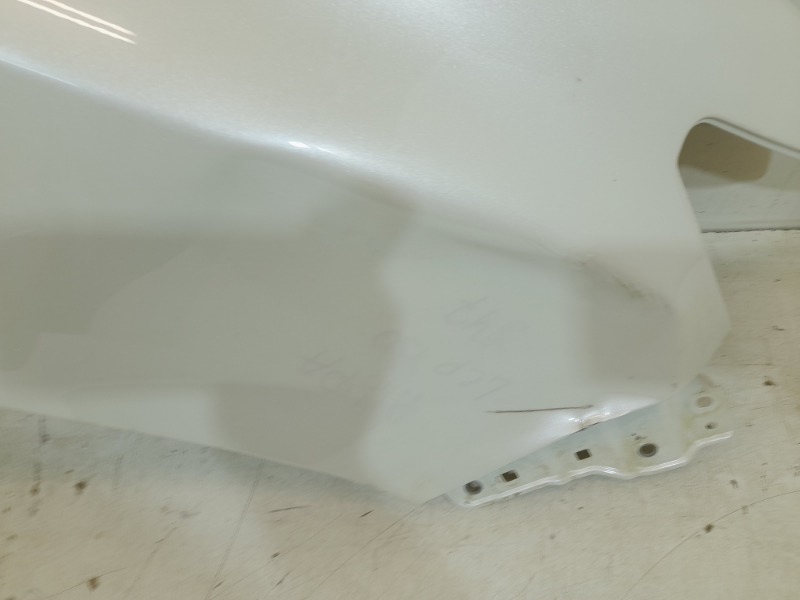 Крыло переднее правое