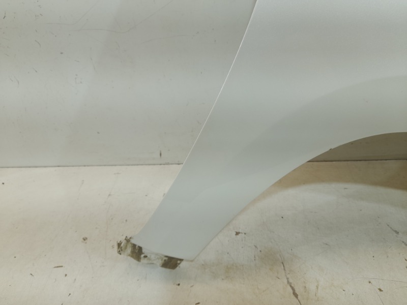 Крыло переднее правое