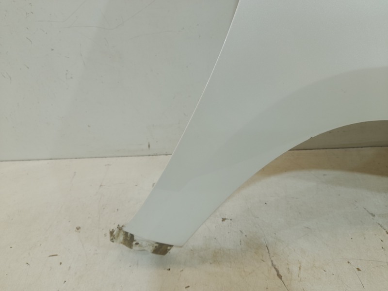 Крыло переднее правое