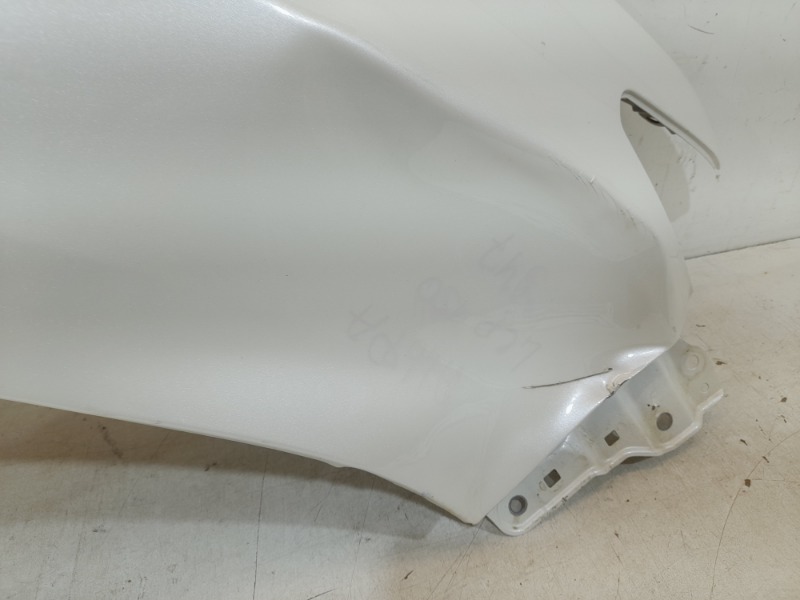 Крыло переднее правое