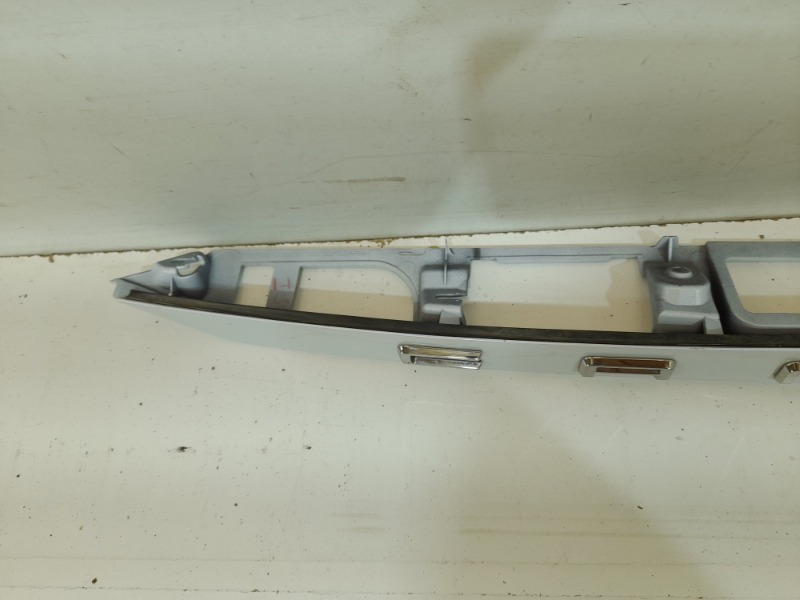 Накладка крышки багажника