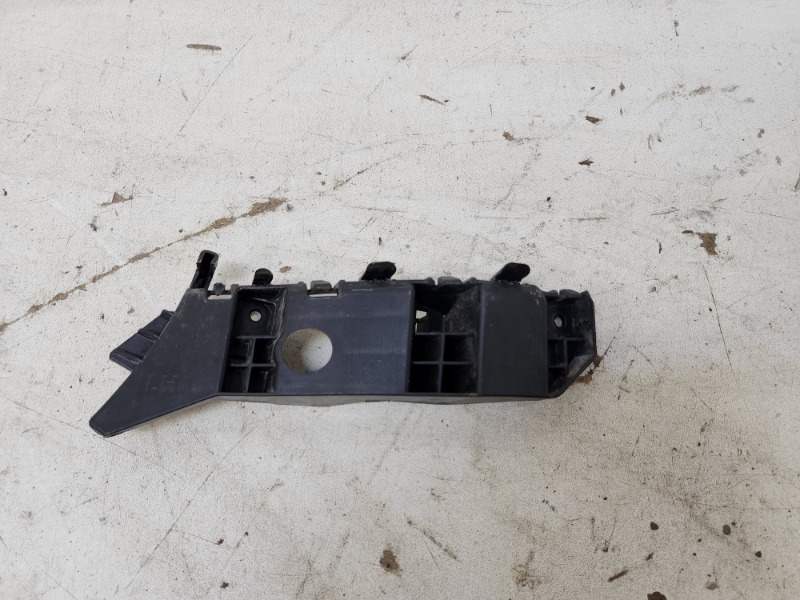 Кронштейн переднего бампера левый