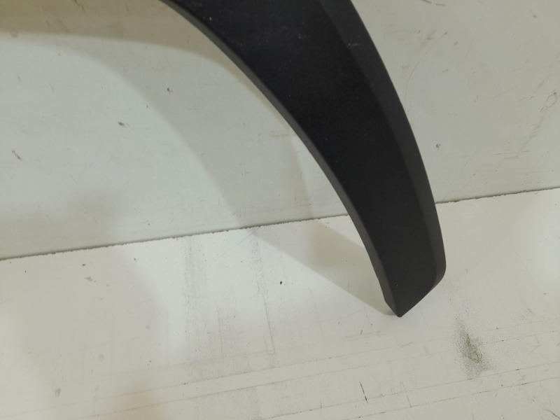 Накладка переднего крыла правого