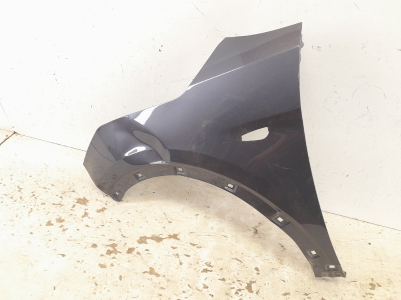 Крыло переднее левое