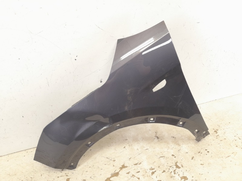 Крыло переднее левое