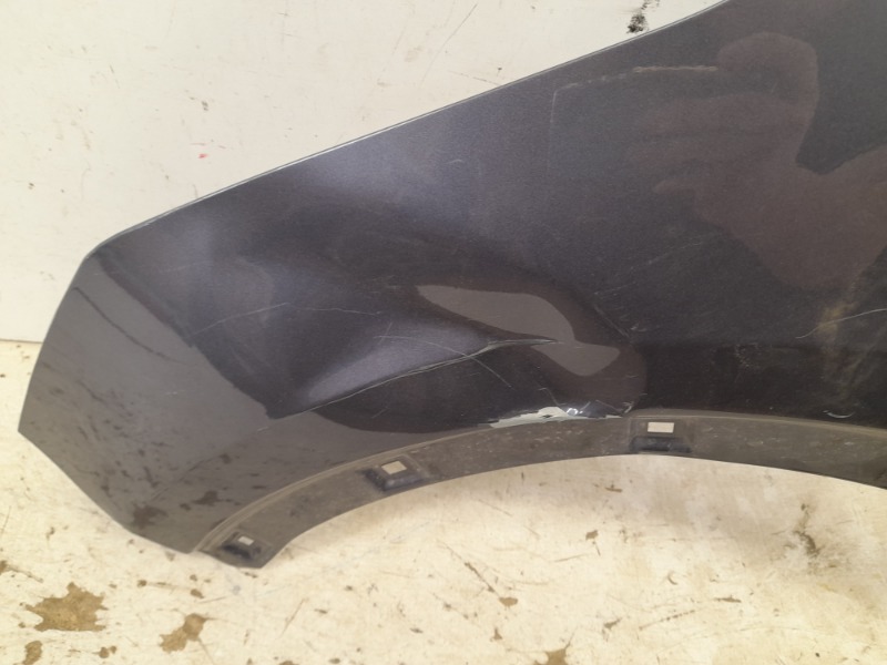 Крыло переднее левое