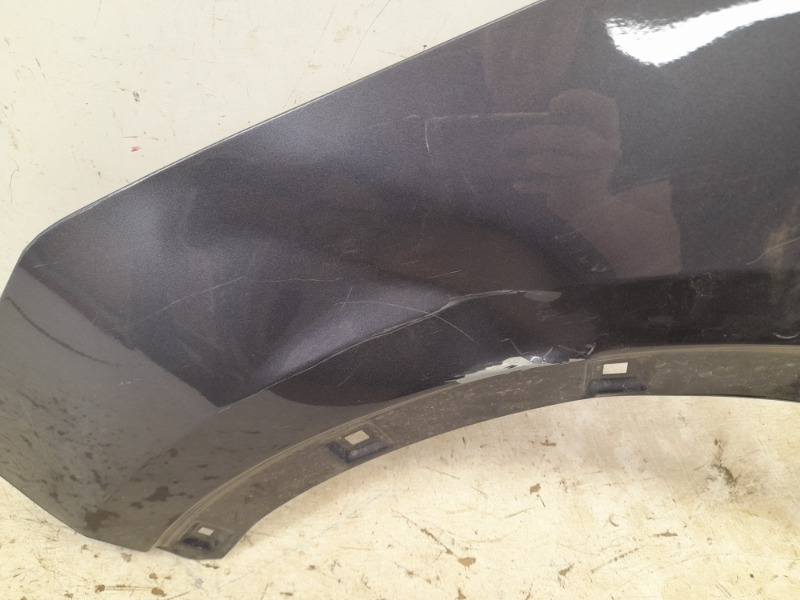 Крыло переднее левое