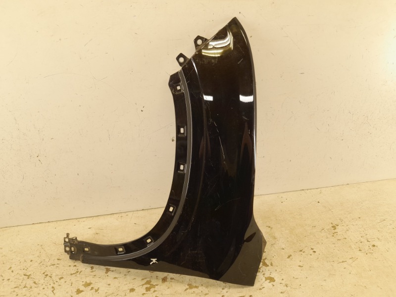 Крыло переднее левое