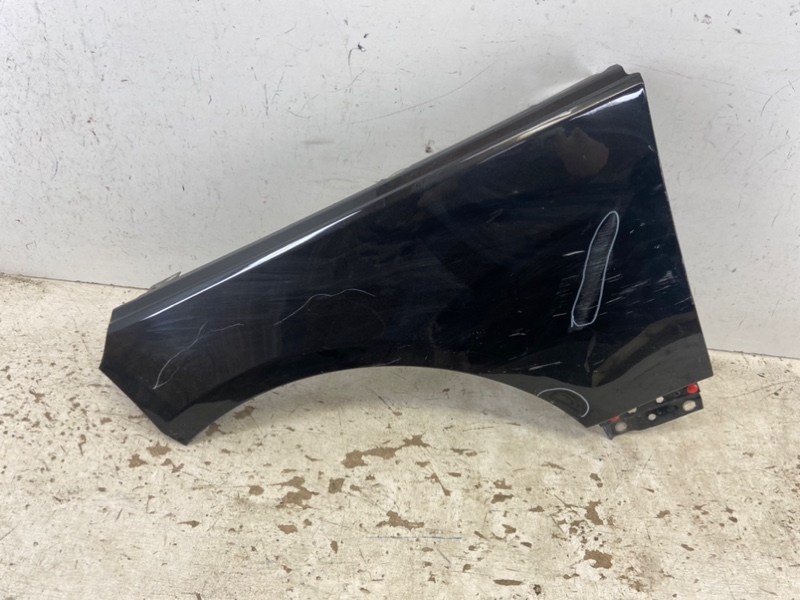 Крыло переднее левое