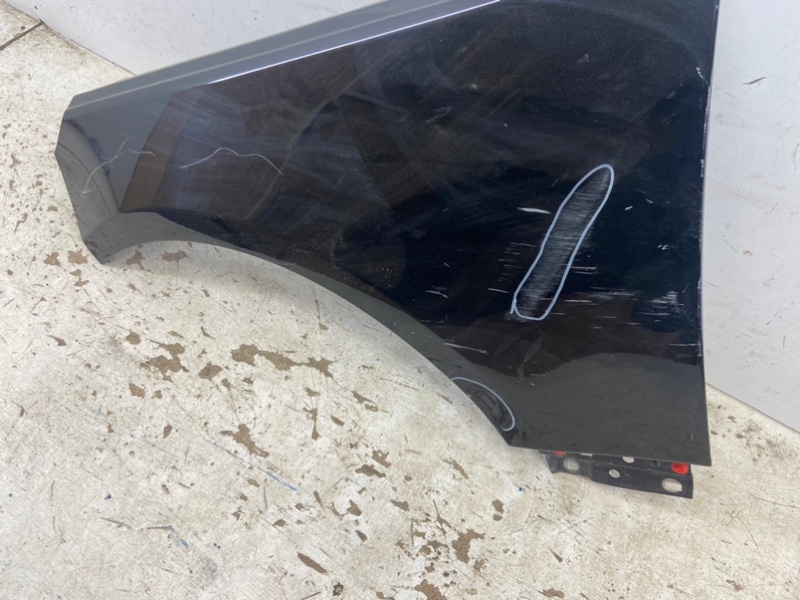 Крыло переднее левое