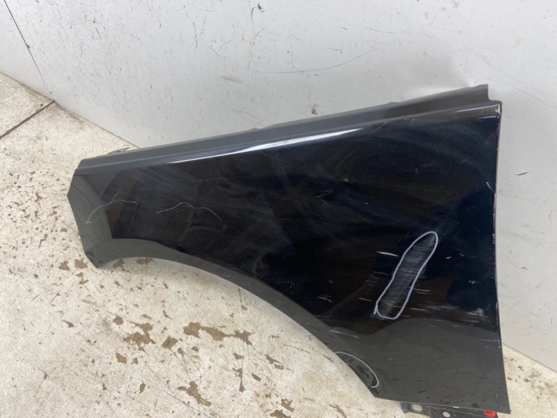 Крыло переднее левое