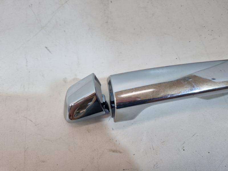 Ручка двери передней наружная правая