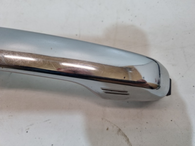 Ручка двери передней наружная правая