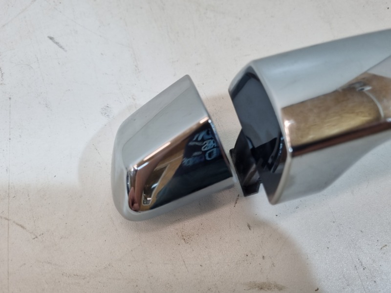 Ручка двери передней наружная правая