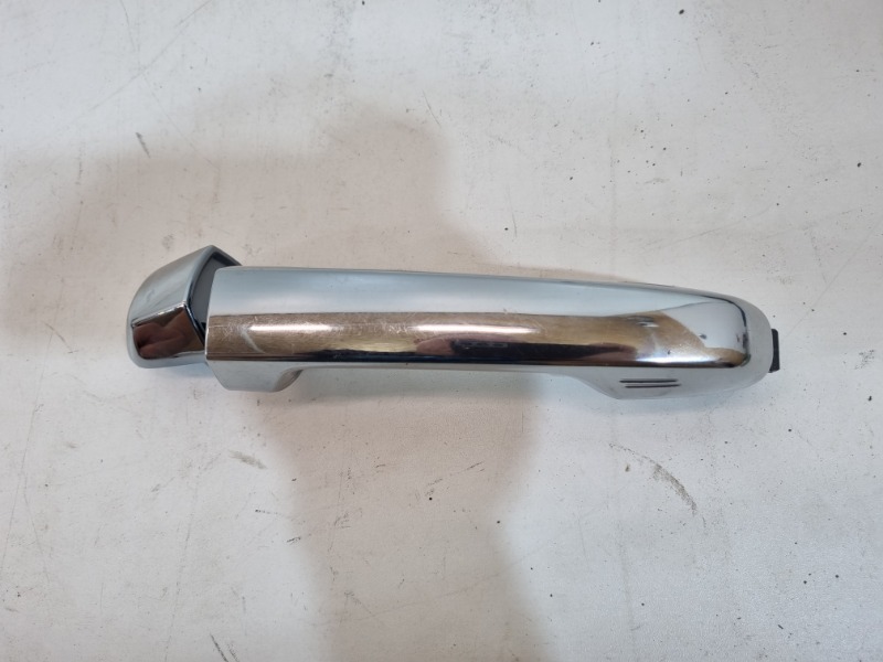 Ручка двери передней наружная правая