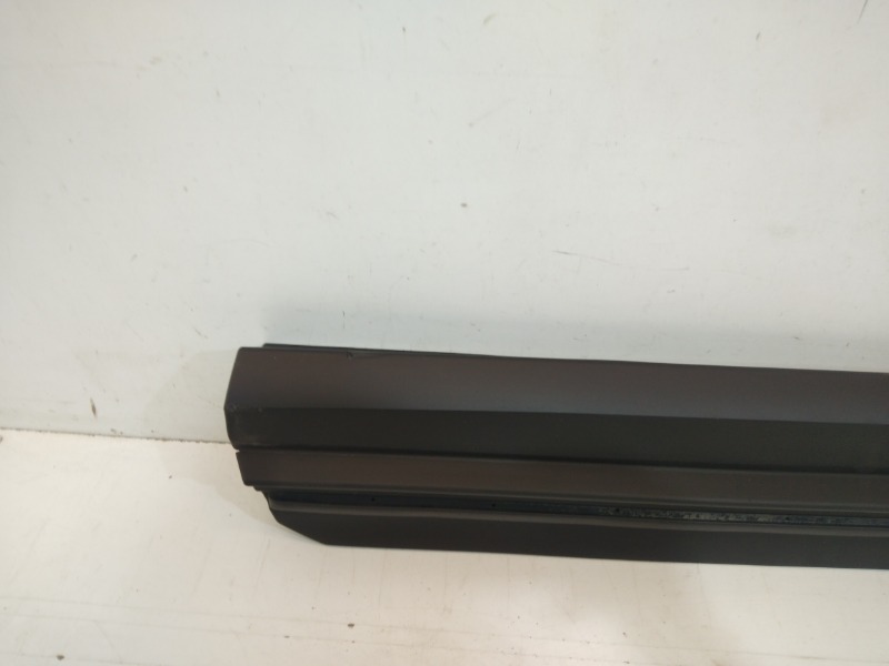 Накладка двери передней правой