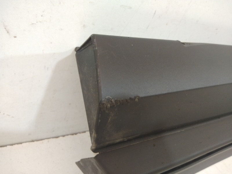 Накладка двери передней правой