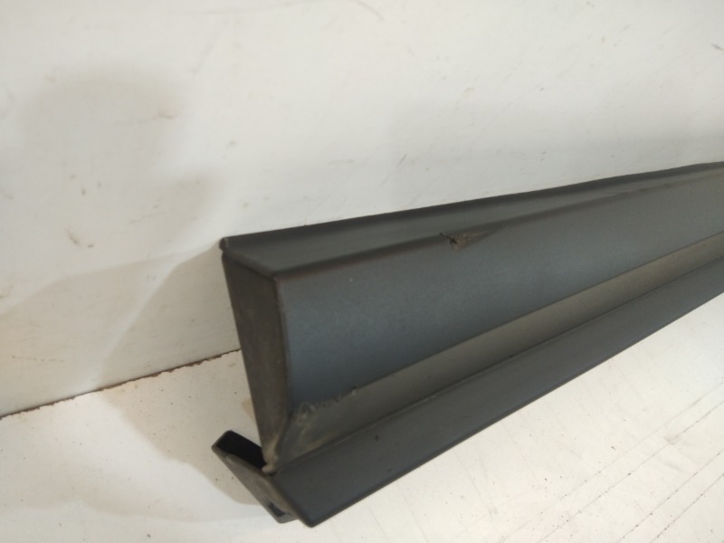 Накладка двери передней правой