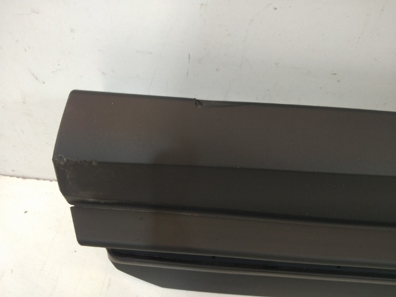 Накладка двери передней правой