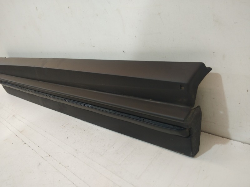 Накладка двери передней правой