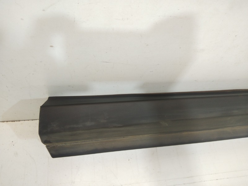 Накладка двери передней правой