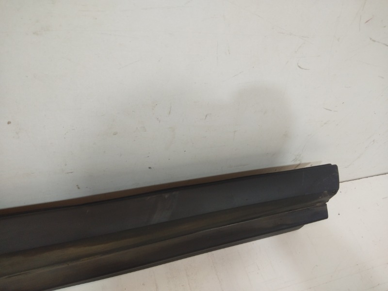 Накладка двери передней правой