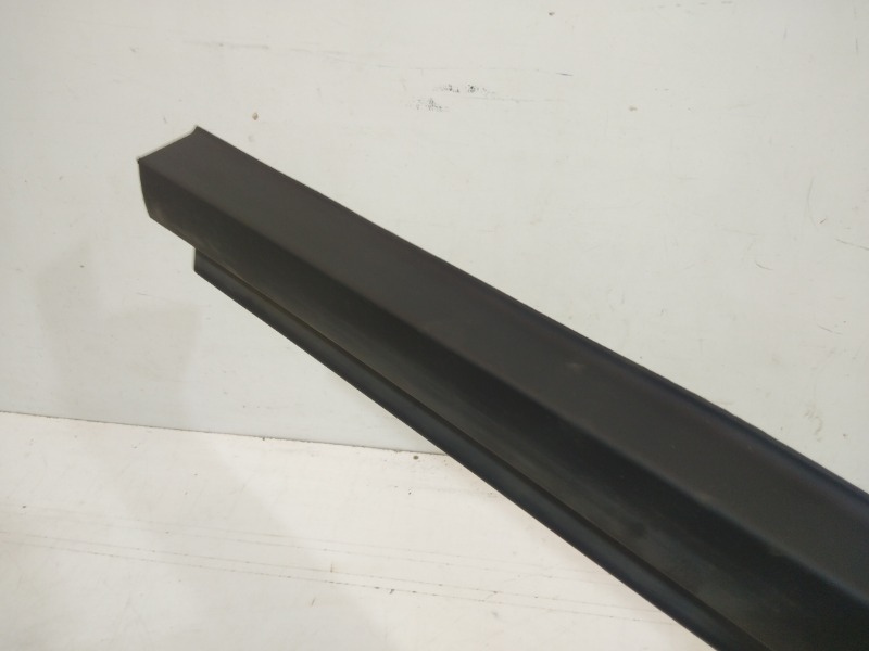 Накладка двери передней правой