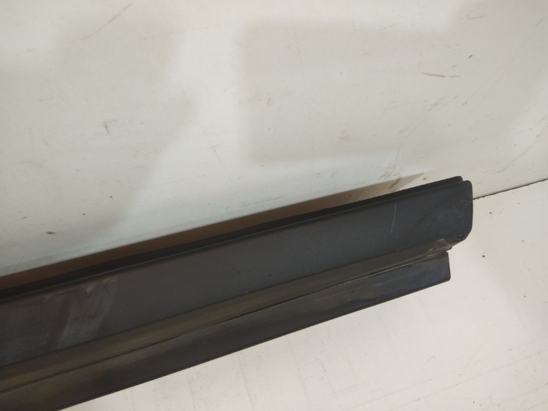 Накладка двери передней правой