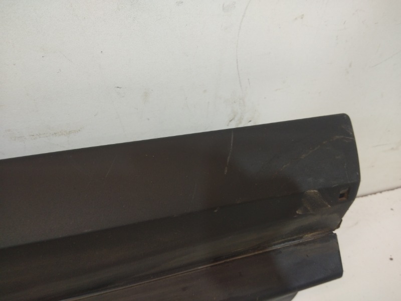 Накладка двери передней правой