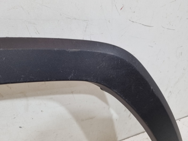 Накладка переднего крыла правого