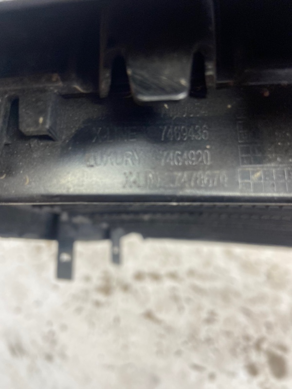 Решетка радиатора правая