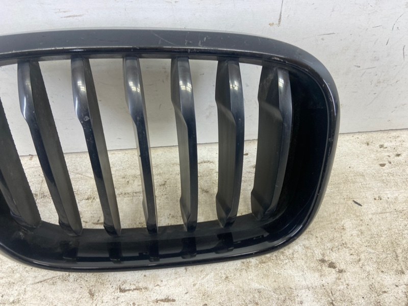 Решетка радиатора правая