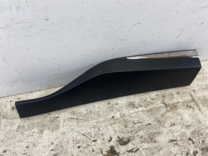 Накладка двери задней правой