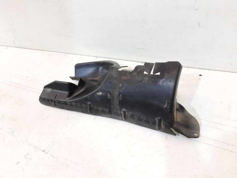 Воздуховод радиатора левый