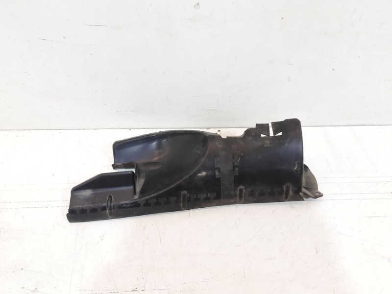 Воздуховод радиатора левый