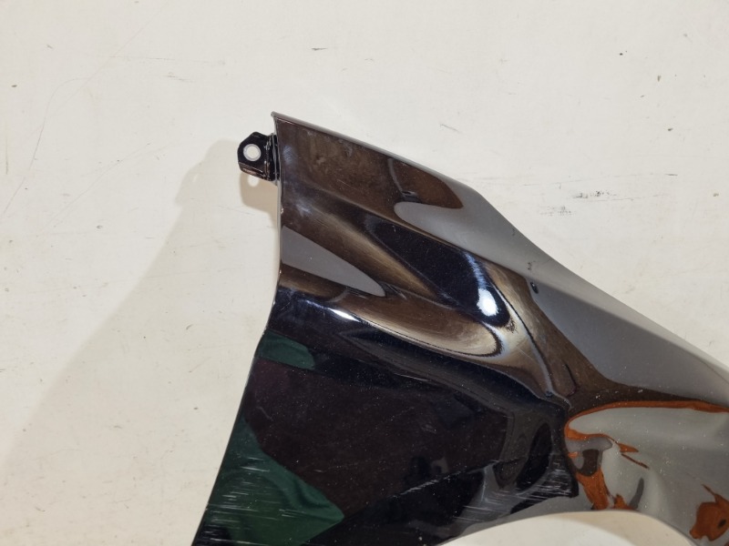 Крыло переднее правое